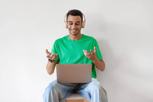 Excited Arab Man Having Web Call Video Conference Laptop Wearing — Stock Photo, Image