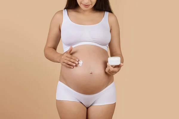 Pregnancy Skincare Routine Unrecognizable Hamil Perempuan Rubbing Body Lotion Belly — Stok Foto