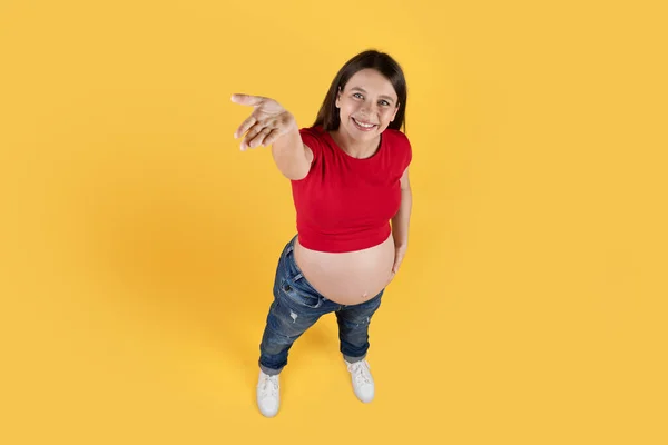 Shot Positive Young Pregnant Woman Demonstrating Something Empty Palm Happy — Stok Foto