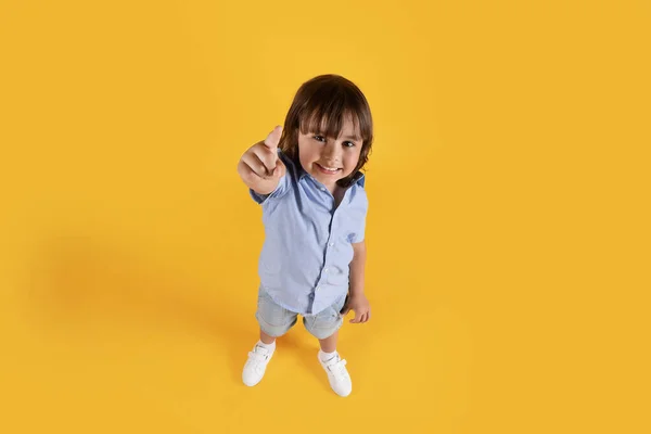 Definitivamente Eres Por Encima Del Retrato Niño Feliz Apuntando Cámara — Foto de Stock