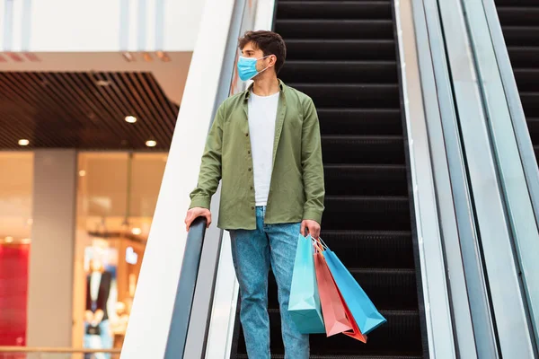 Black Friday Offer Buyer Man Shopping Carrying Shopper Bags Standing — Stock Photo, Image