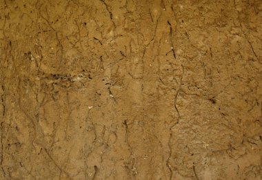 Kireç tabakası eski antika ev kil duvar dokusunu kaldırdı. Bu eski ev duvarı kil, çamur ve çakıl taşlarından yapılmış.