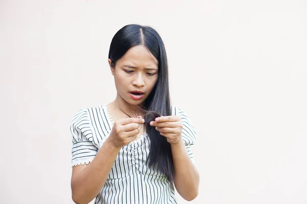 Asian Women Shocked You See Hair Split Ends — Stok fotoğraf
