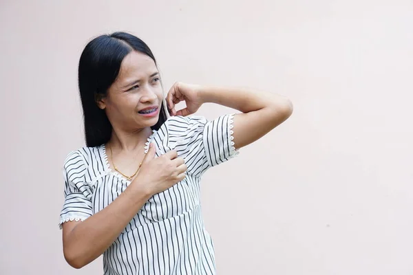 Asian Women Itching Armpits — Stock Fotó