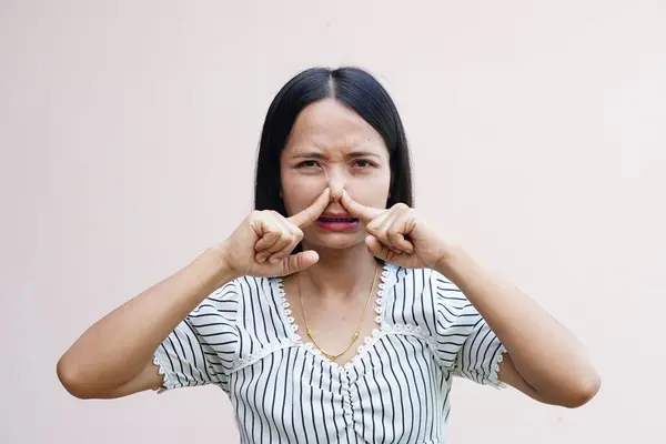 Asian Women Cover Noses Hands Because Smell Bad — Fotografia de Stock