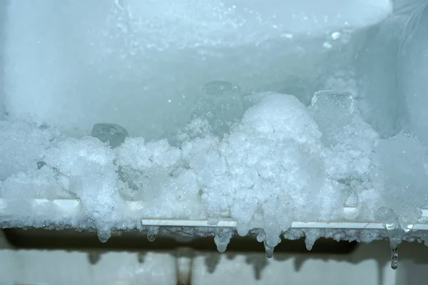 The ice sticks together in the refrigerator compartment.