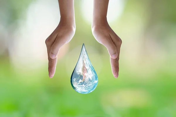World Environment Day Human Hand Skydda Vattendroppe Med Solljus Grön — Stockfoto