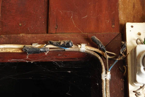 Fils Électriques Dans Maison Sont Vieux Dangereux — Photo