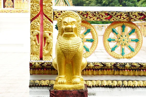タイの寺院のライオン像 — ストック写真