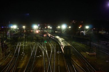   Tren kavşağında tren var.                             