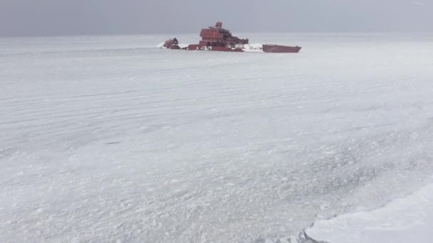 Cargo Ship Thrown Ashore Sea Storm Winter Large Sea Dry — Stock Video