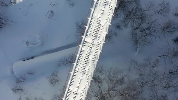 Gammal Japansk Järnvägsbro Ligger Bergen Mellan Kullarna Vinterdag Skjuten Från — Stockvideo