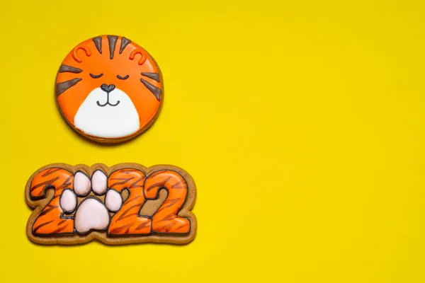 Biscoitos Gengibre Forma Uma Estatueta Tigre Colorido Números 2022 Coloração — Fotografia de Stock