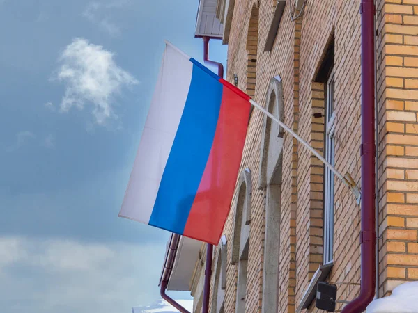 Flag Russian Federation Hangs Brick Wall Building Provincial Town Blue — Stock Photo, Image