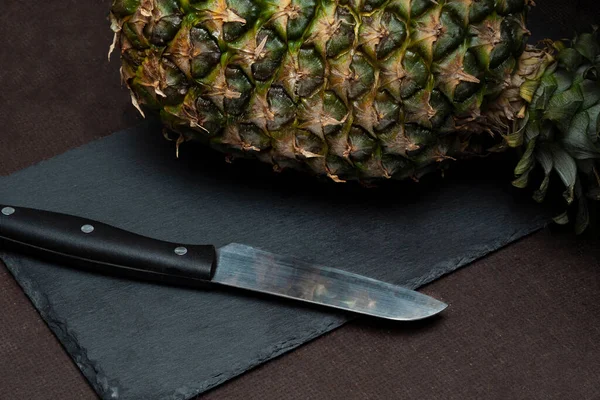Serving Knife Slate Black Cutting Board Concept How Open Pineapple — Stock Photo, Image