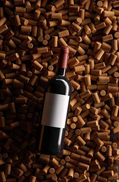 Widok z góry na butelkę czerwonego wina Obraz Stockowy