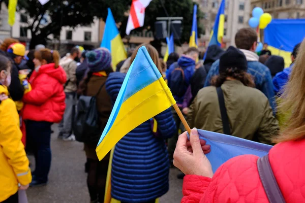 Bandiera Ucraina Una Manifestazione Protesta Contro Guerra Ucraina Fermare Guerra — Foto Stock