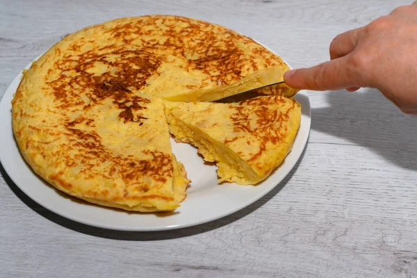 Hiszpański Omlet Ziemniakami Cebulą Typowy Dla Kuchni Hiszpańskiej — Zdjęcie stockowe