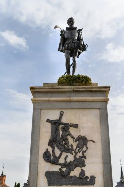 Miguel de Cervantes Saavedra 'nın heykeli Alcala de Henares, Madrid, İspanya