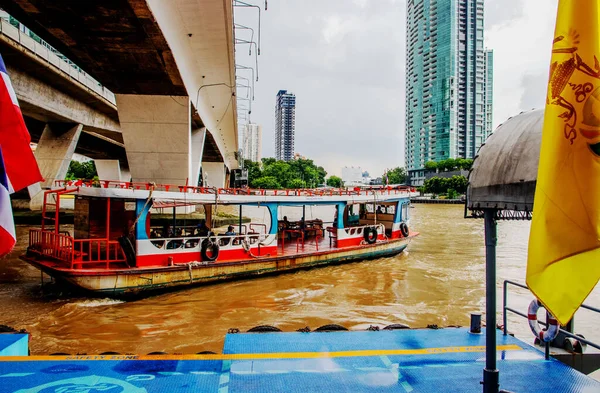 Ferry Boat Cross Chao Phraya River Sathorn Pier Bangkok Thailand — Stock Photo, Image