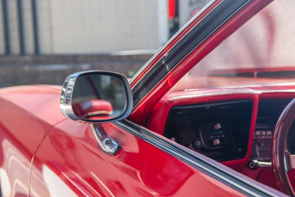 Espelho Asa Veículo Carro Clássico Vermelho Muscle Carro — Fotografia de Stock