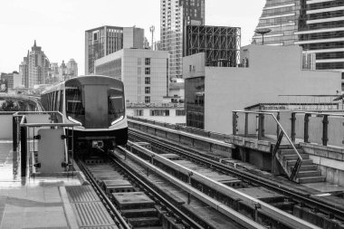 Bangkok Tayland 'daki Skytrain ve Cityscape Güneydoğu Asya