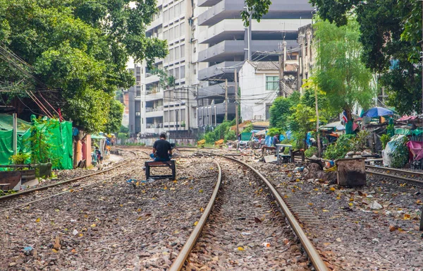 Vie Sur Une Voie Ferrée Milieu Ville Bangkok Thaïlande Asie — Photo