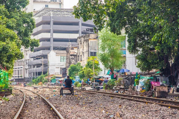 Vie Sur Une Voie Ferrée Milieu Ville Bangkok Thaïlande Asie — Photo