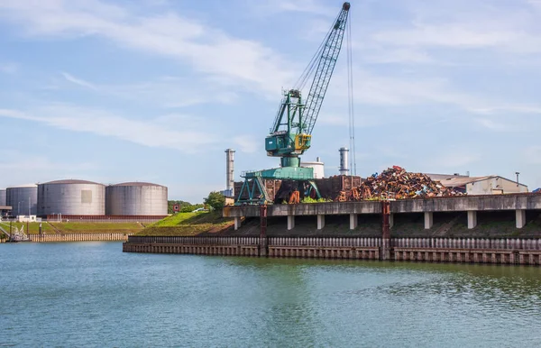 Una Grúa Desguace Zona Industrial Del Puerto Colonia Nrw Alemania — Foto de Stock