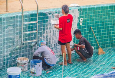  Bir yüzme havuzunun yenileme, onarım ve döşeme işleri
