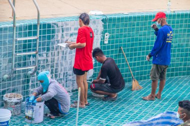 Bir yüzme havuzunun yenileme, onarım ve döşeme işleri