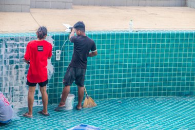  Bir yüzme havuzunun yenileme, onarım ve döşeme işleri