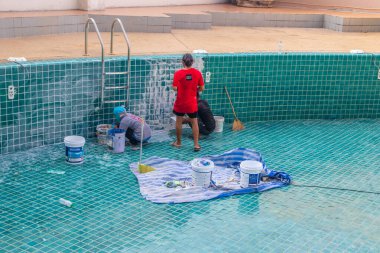  Bir yüzme havuzunun yenileme, onarım ve döşeme işleri