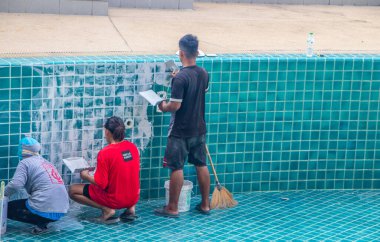 Bir yüzme havuzunun yenileme, onarım ve döşeme işleri