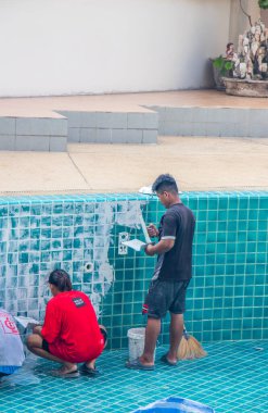  Bir yüzme havuzunun yenileme, onarım ve döşeme işleri