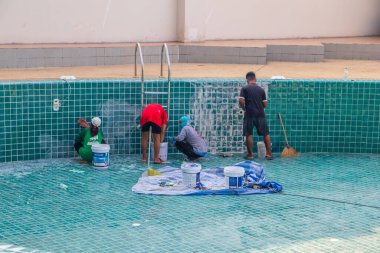  Bir yüzme havuzunun yenileme, onarım ve döşeme işleri