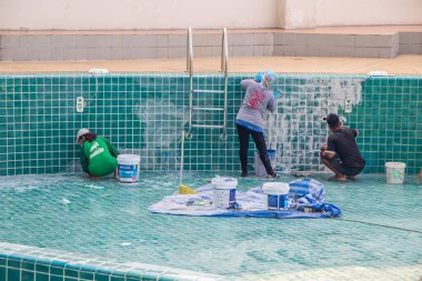  Bir yüzme havuzunun yenileme, onarım ve döşeme işleri