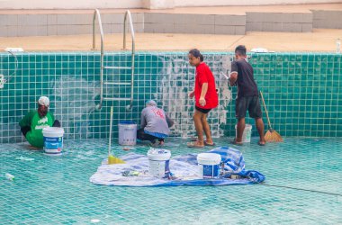  Bir yüzme havuzunun yenileme, onarım ve döşeme işleri