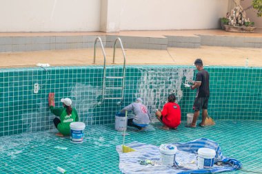  Bir yüzme havuzunun yenileme, onarım ve döşeme işleri