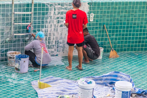  Bir yüzme havuzunun yenileme, onarım ve döşeme işleri