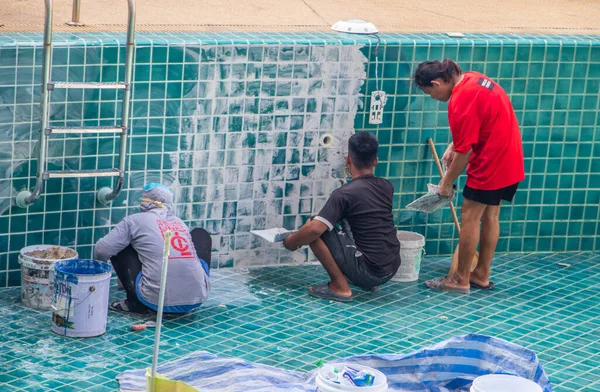  Bir yüzme havuzunun yenileme, onarım ve döşeme işleri