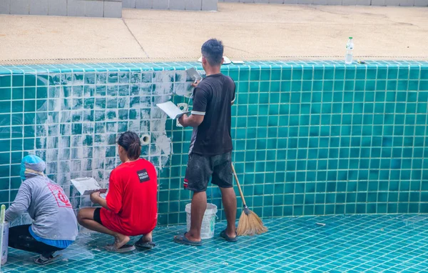 Bir yüzme havuzunun yenileme, onarım ve döşeme işleri