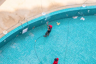 Bir yüzme havuzunun yenileme, onarım ve döşeme işleri