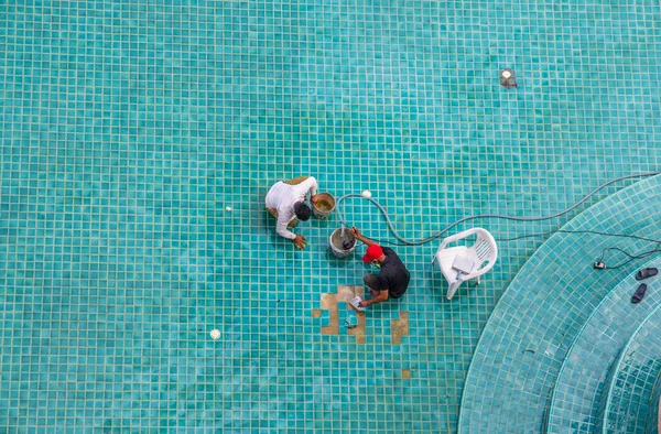 Trabajos Renovación Mantenimiento Reparación Alicatado Una Piscina —  Fotos de Stock