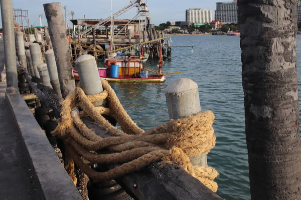 Lodní Lano Které Přivazovalo Rybářské Čluny Molu — Stock fotografie