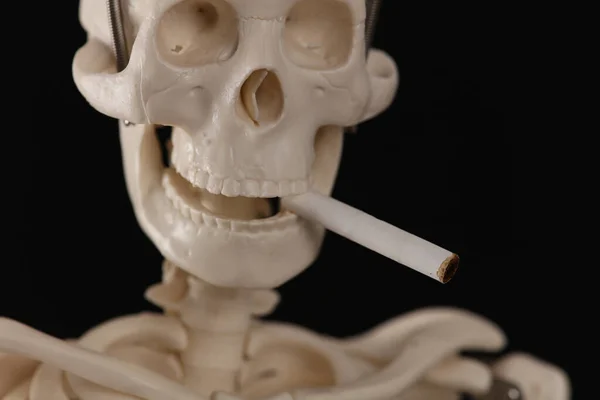 Κάπνισμα Σκοτώνει Την Ιδέα Καπνός Ανθρώπινου Σκελετού — Φωτογραφία Αρχείου