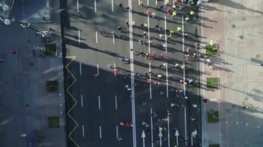 Hava aracı görüntüleri. Kyiv Caddelerinde Maraton.
