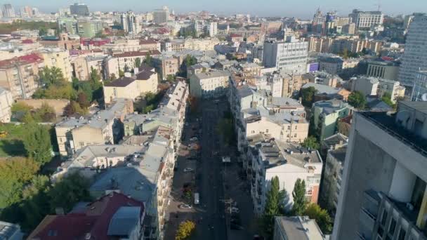 Luchtfoto 's van drone. Marathon op Kiev straten. — Stockvideo