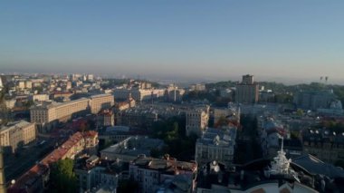 Hava aracı görüntüleri. Kyiv 'de bir yıldızla Ev Binası' nın yıldız zirvesi olan Panorama
