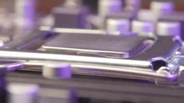 Bilgisayar elektronik ana kartı soğutucu olmadan CPU 'yu kapat.